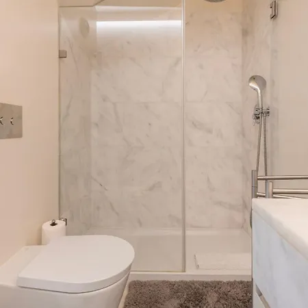 Elegant In Graca By Lovelystay Apartment